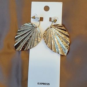 Express gold leaf earrings